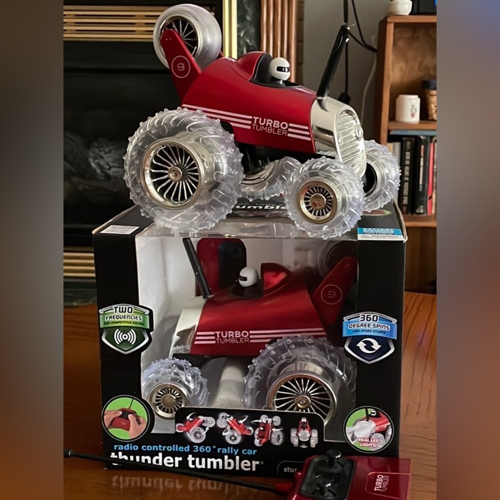 NIB Radio Controlled 360 Rally Car Thunder Tumbler Red